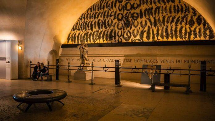 Tomb of the Unknown Soldier, Arc de Triomphe, Paris Tomb of the Unknown Soldier, Arc de Triomphe, Paris