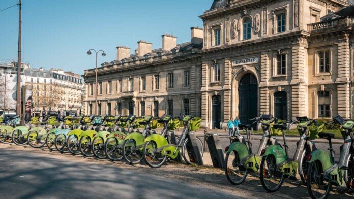 How to Use the Vélib’ Bike-Sharing System in Paris