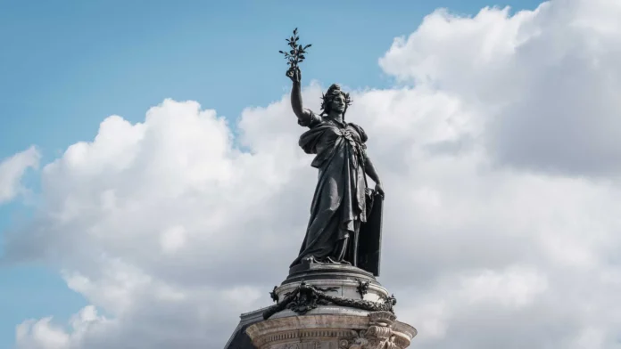 Monument à la République, Place de la Republique